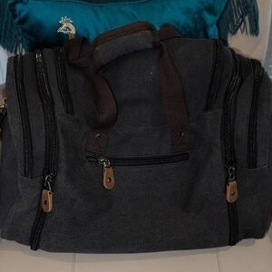 Stylish Black Canvas Weekender / Duffle Bag - Large And Expandable! Nwot